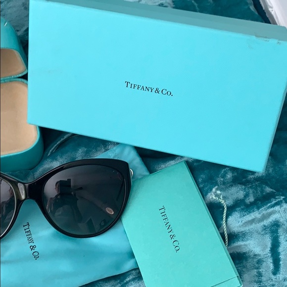 Tiffany & Co. Sunglasses with cases - Picture 3 of 7